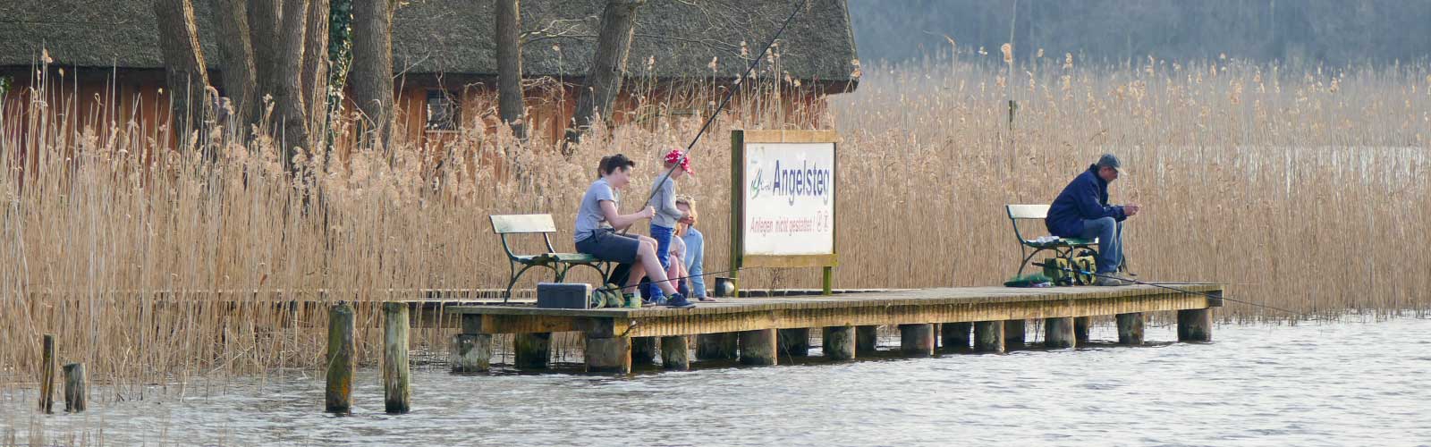 Angelsteg des Ferienparks Mirow