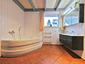 Das große Bad unten mit Sauna
