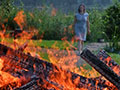 Lagerfeuer am Seeufer in Granzow